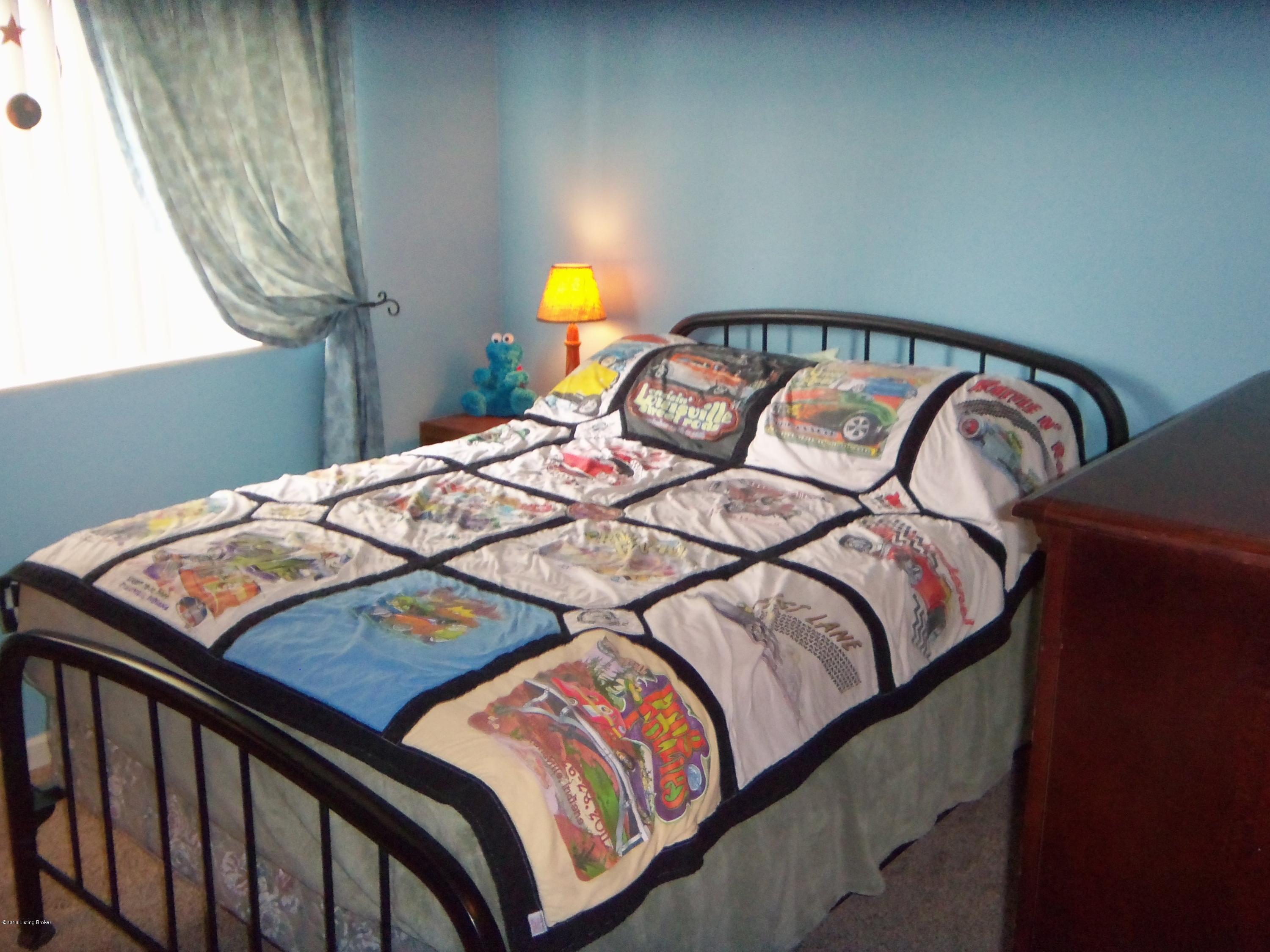 356 Blossom Road Louisville, KY 40229 - Photo 21 of 39 Bedroom 2