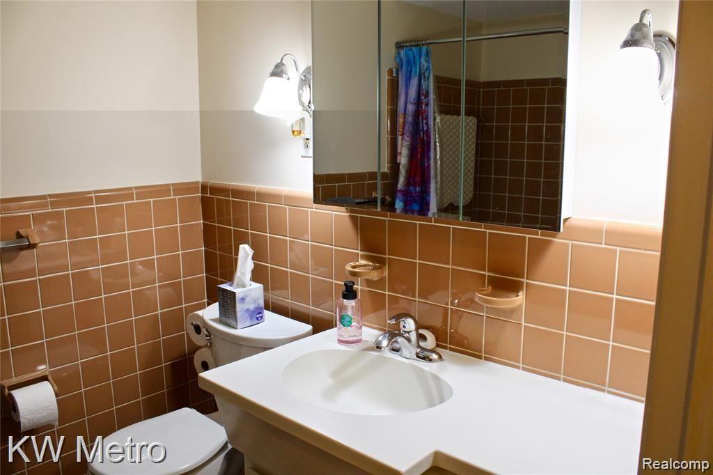 28408 Bay Tree Road Farmington Hills, MI 48334 - Photo 17 of 22