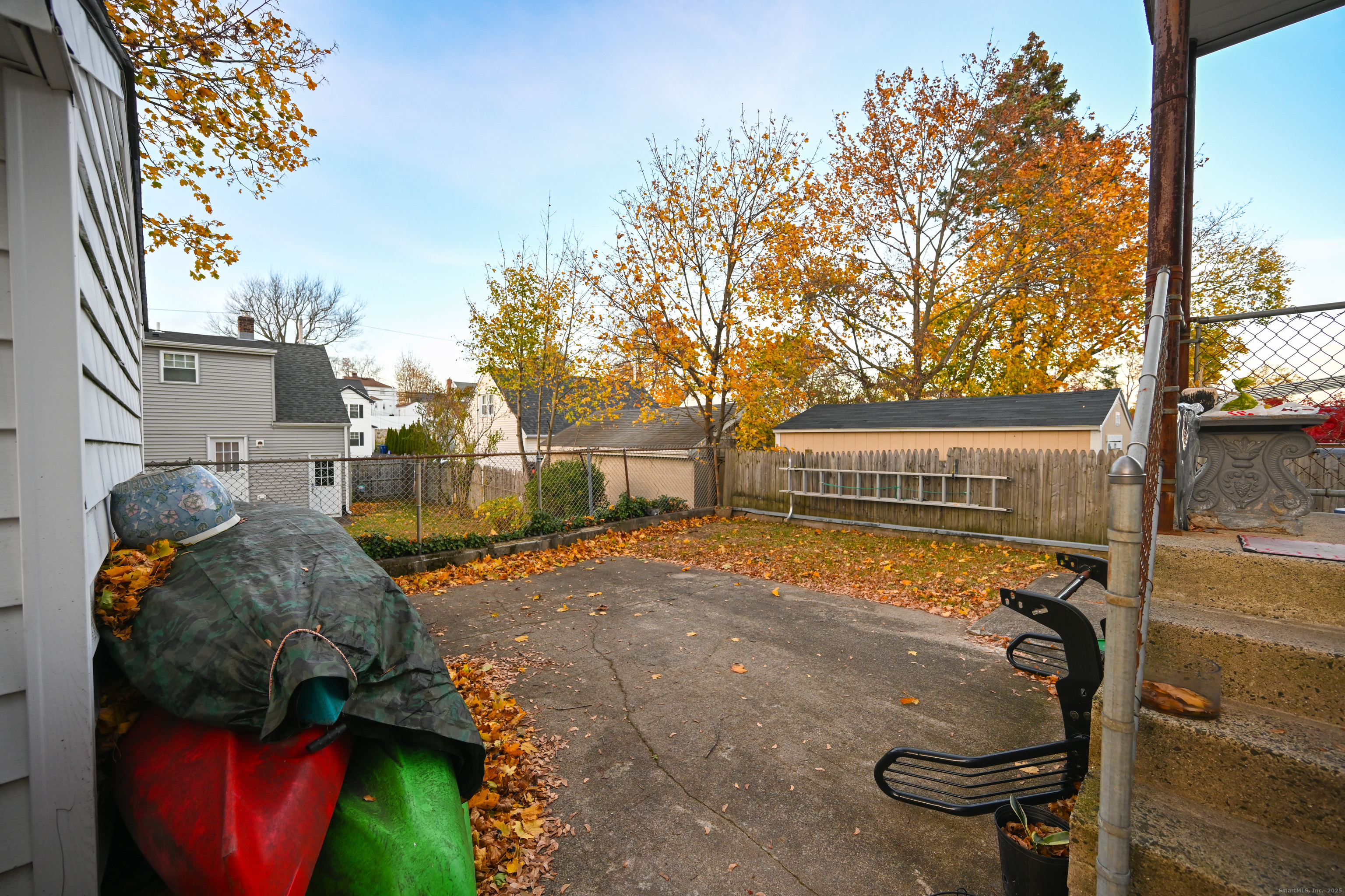 720 Queen Street Bridgeport, CT 06606 - Photo 24 of 36 a backyard of a house with table and chairs