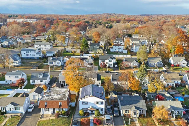 $725,000 | 720 Queen Street, Bridgeport, CT 06606