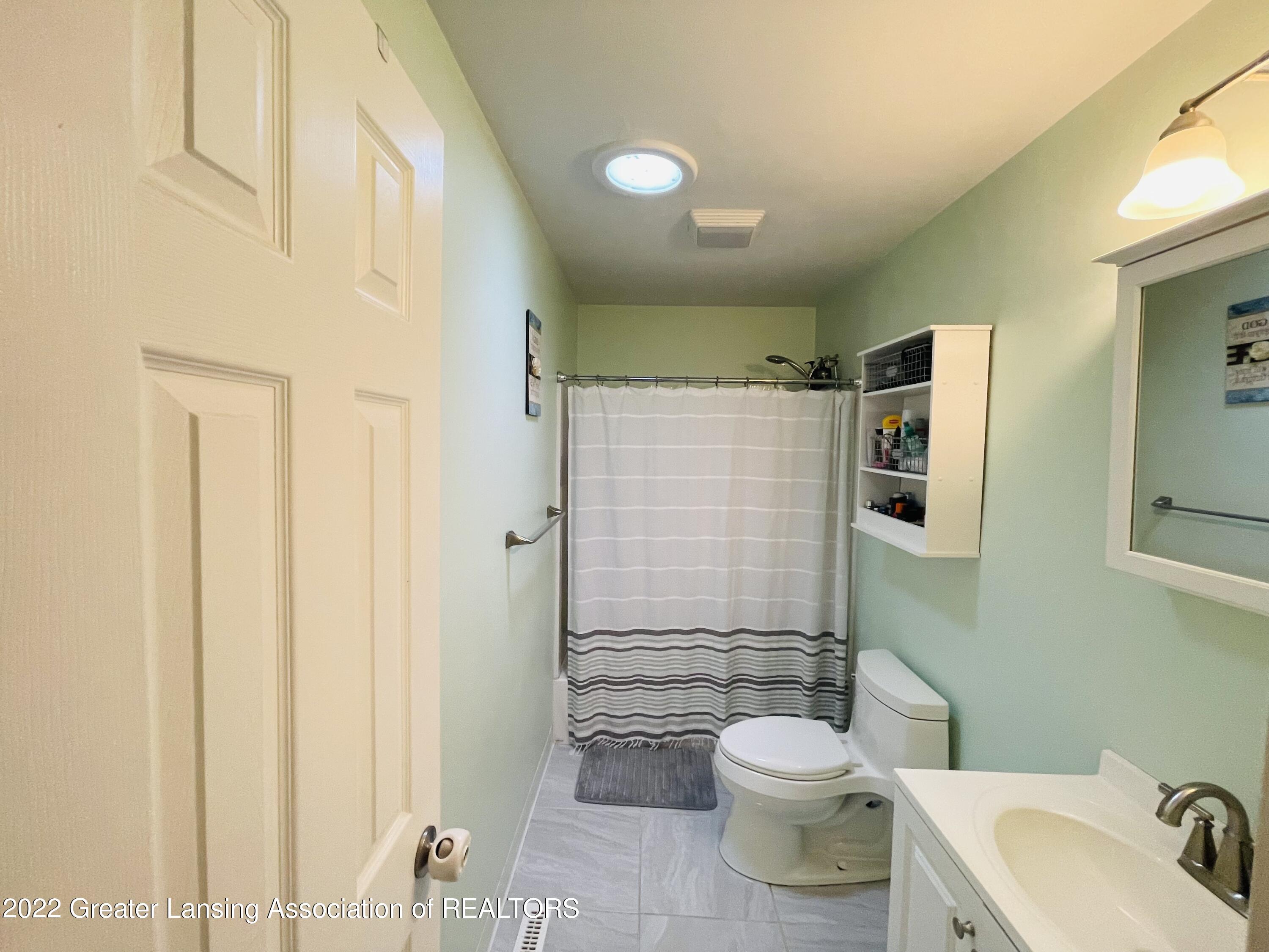 3119 Shetland Road Lansing, MI 48911 - Photo 12 of 19 7639A108-AE02-4002-A863-788524B82770