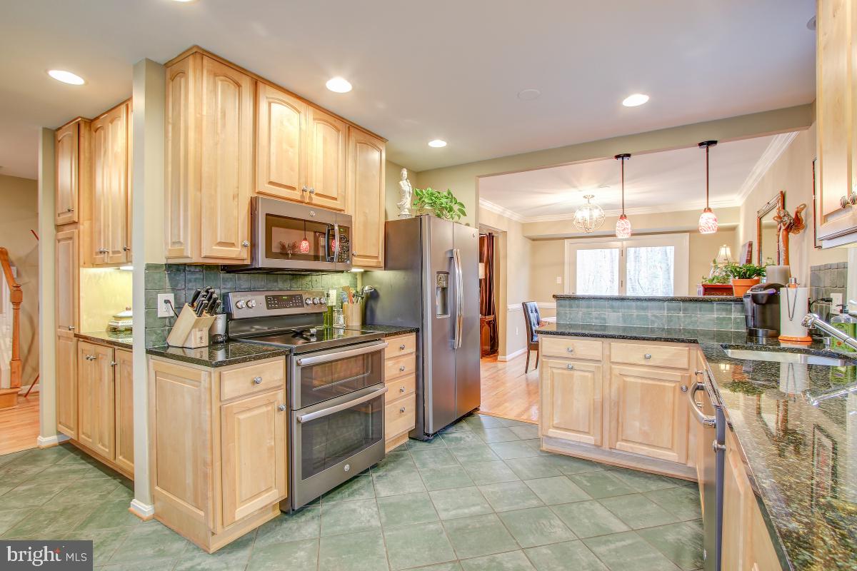 2014 Homer Terrace Reston, VA 20191 - Photo 11 of 44 Updated kitchen with great flow!