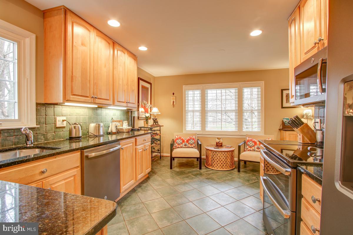 2014 Homer Terrace Reston, VA 20191 - Photo 13 of 44 Tons of Cabinet Space & Natural Light!