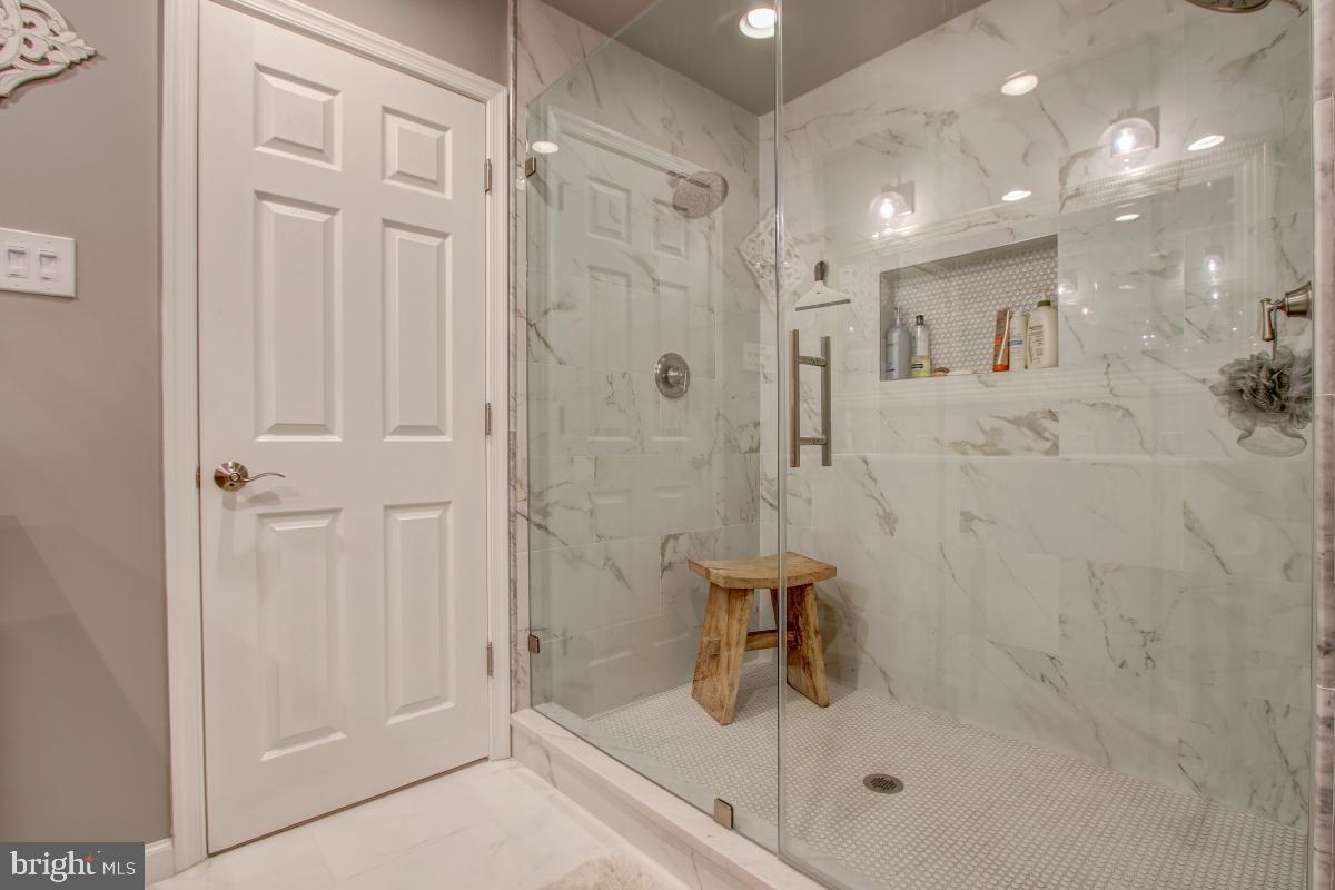 2014 Homer Terrace Reston, VA 20191 - Photo 29 of 44 Huge Master Bathroom Shower!