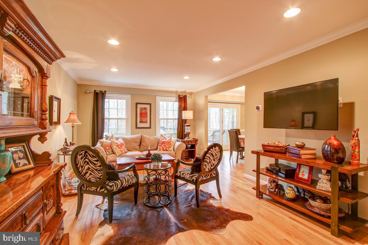 2014 Homer Terrace Reston, VA 20191 - Photo 6 of 44 Living Room