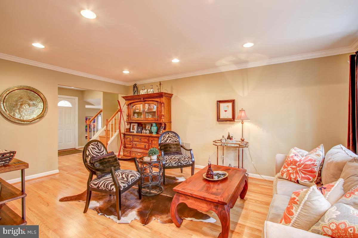 2014 Homer Terrace Reston, VA 20191 - Photo 7 of 44 Living Room
