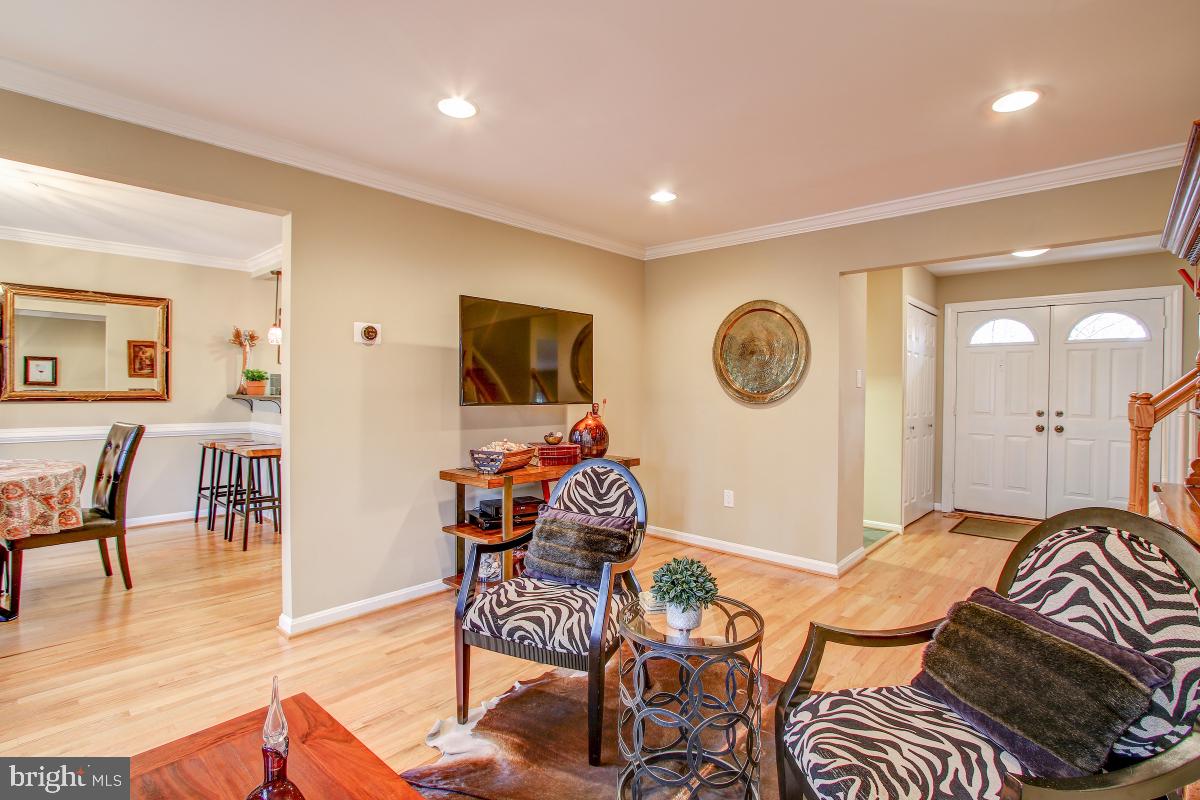 2014 Homer Terrace Reston, VA 20191 - Photo 8 of 44 Living Room