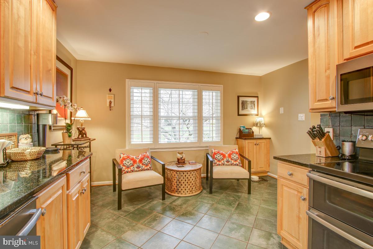 2014 Homer Terrace Reston, VA 20191 - Photo 10 of 44 Sitting area of Kitchen