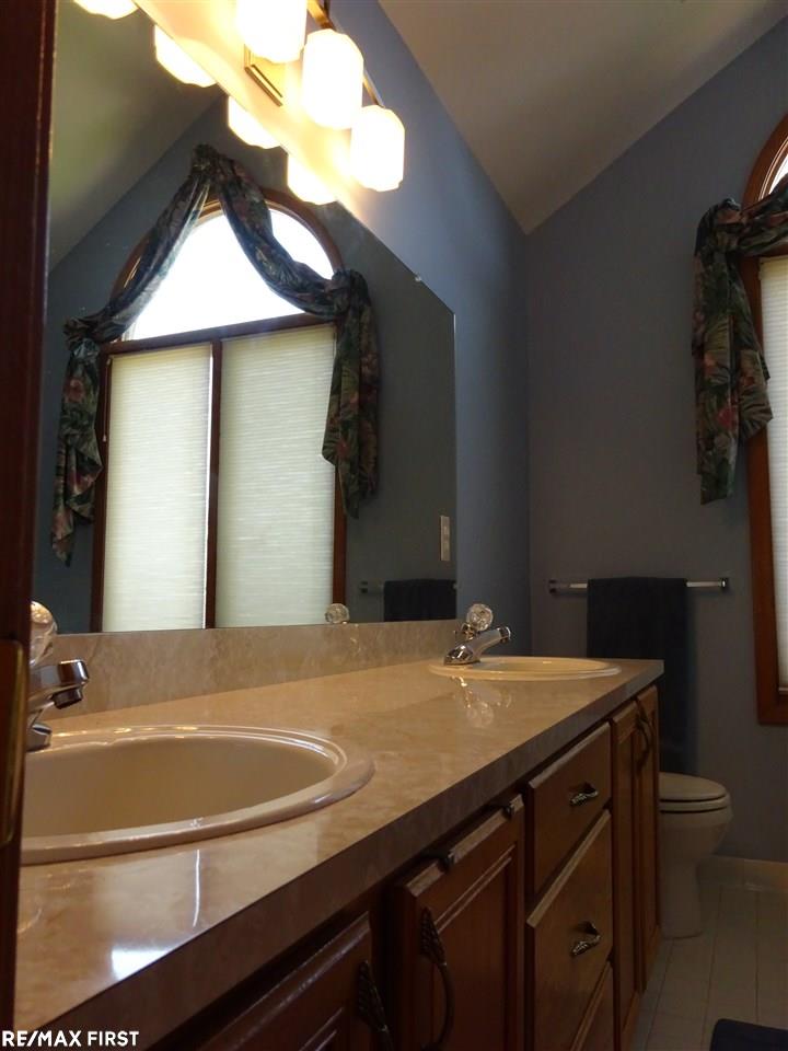 896 Grovecrest Rochester Hills, MI 48307 - Photo 10 of 43