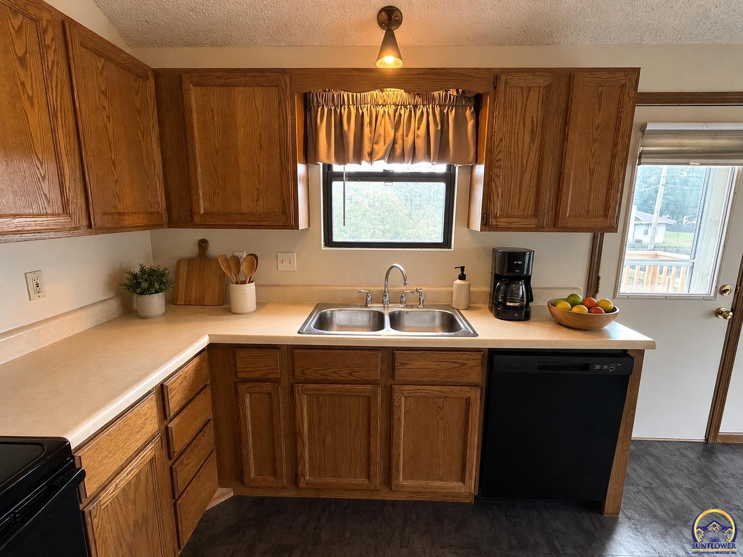 2514 Southwest Maxfield Road Topeka, KS 66614 - Photo 17 of 37