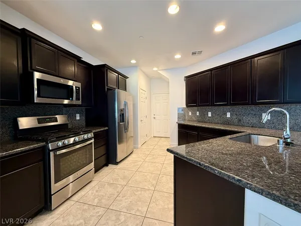 $2,250 | 389 Wilford Springs Street, Henderson, NV 89014