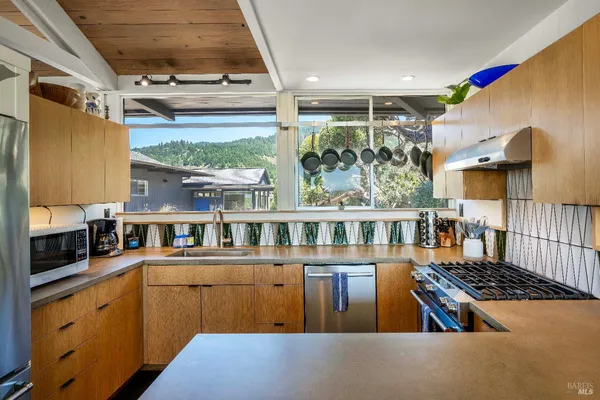 $9,995,000 | 156 Seadrift Road, Stinson Beach, CA 94970