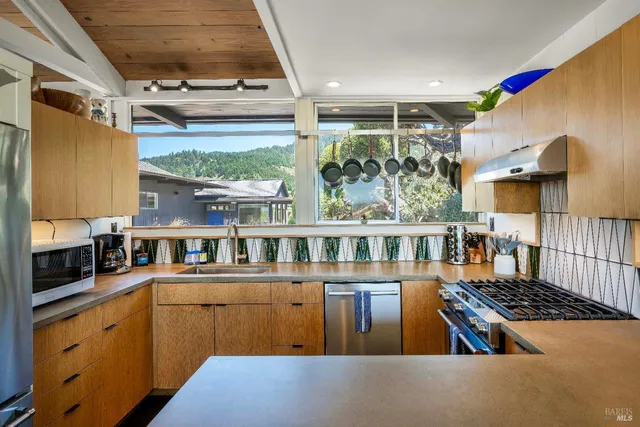 $10,699,000 | 156 Seadrift Road, Stinson Beach, CA 94970