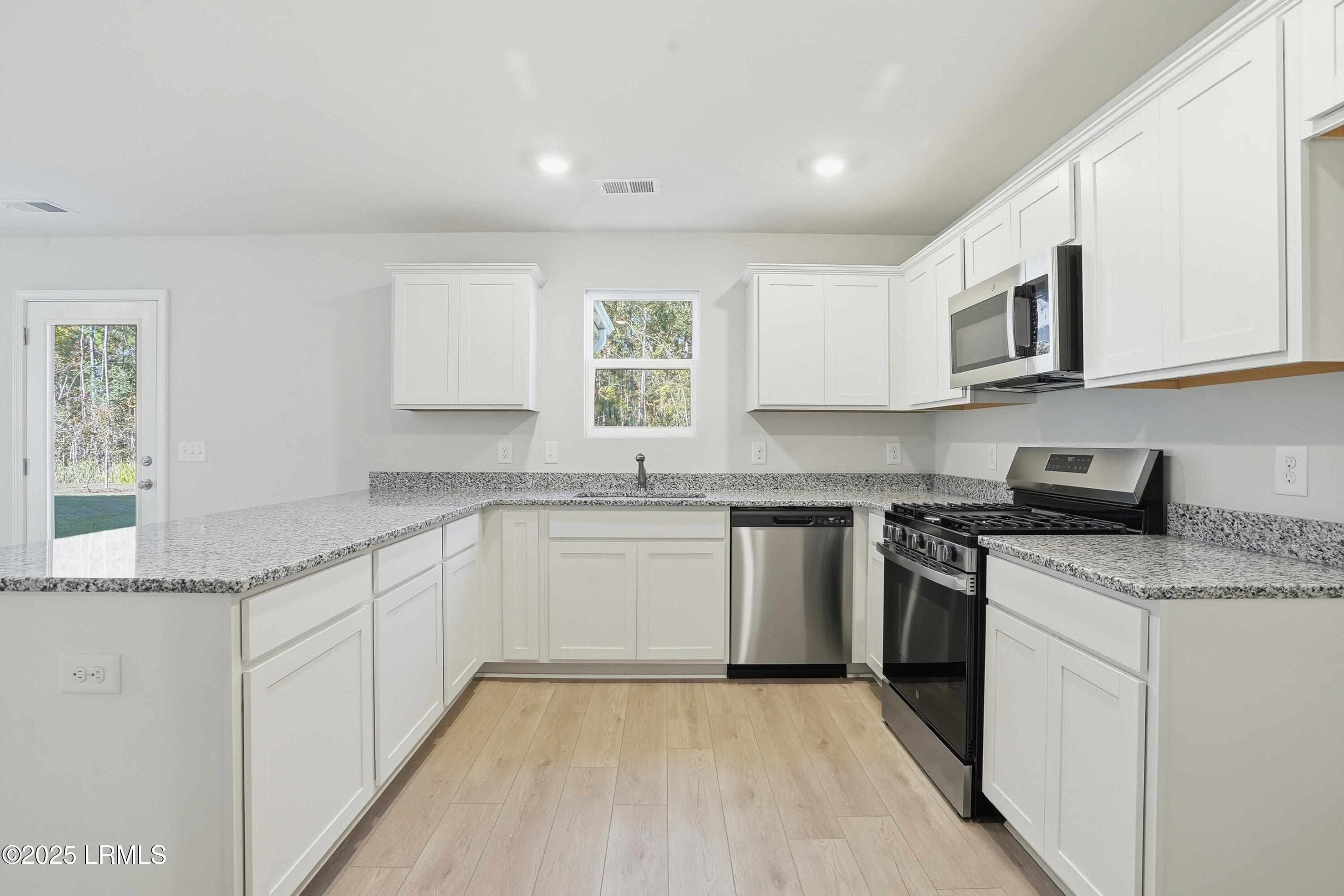 439 Waters Edge Way Hardeeville, SC 29927 - Photo 3 of 27 FMWeb02