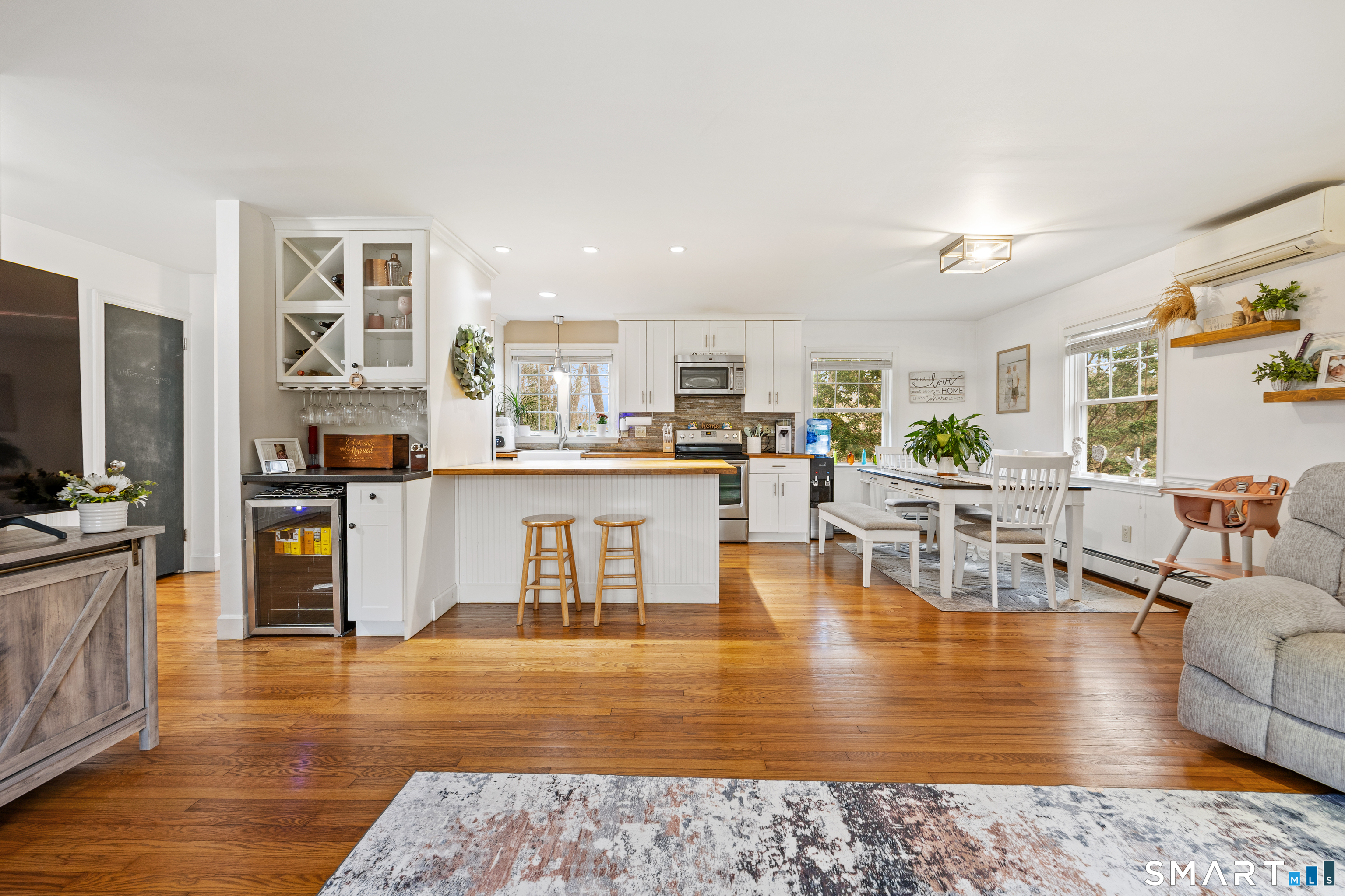 22 Beach Park Road Clinton, CT 06413 - Photo 2 of 25