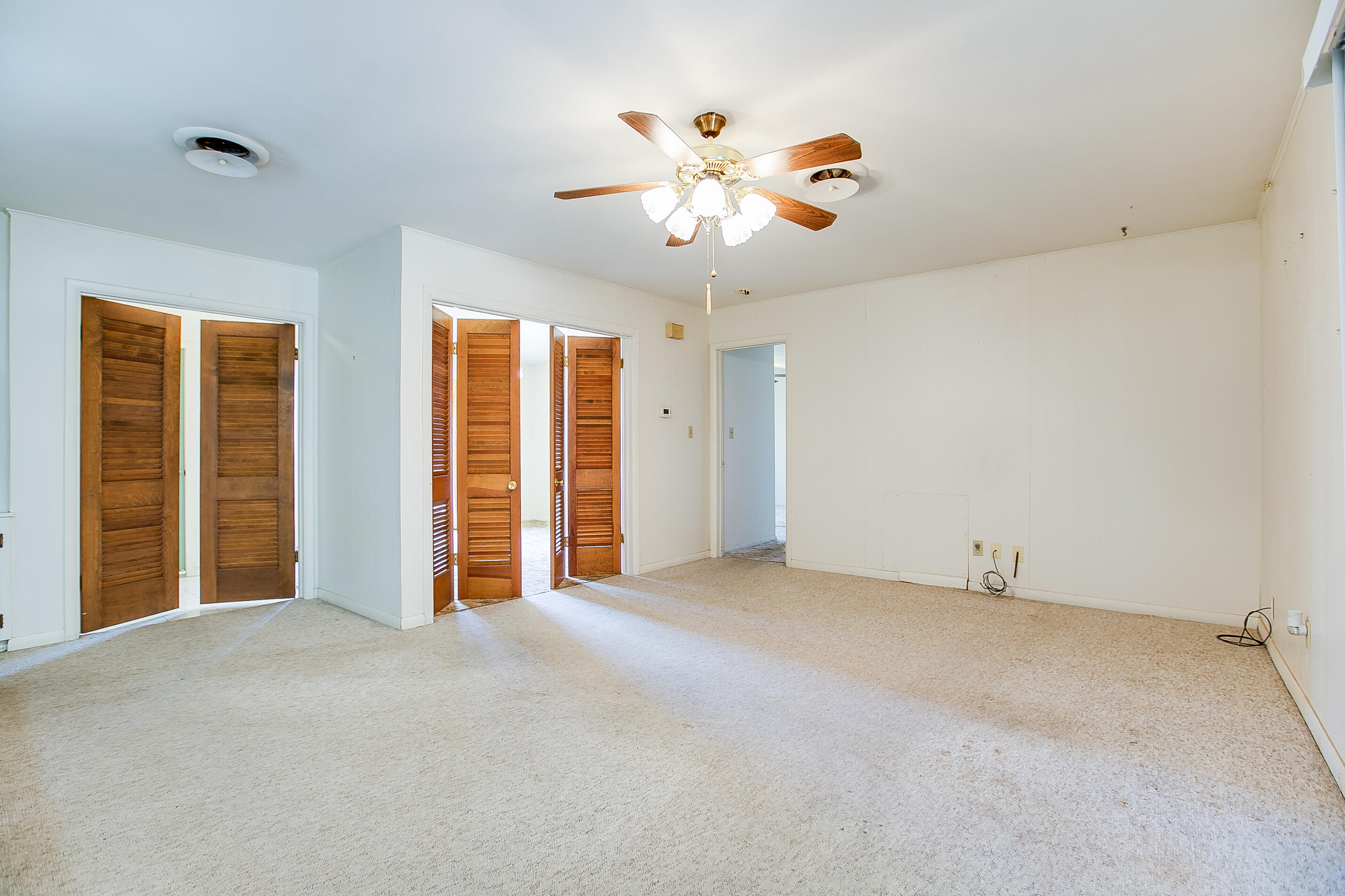 702 South State Street Bronte, TX 76933 - Photo 8 of 41 Living Area