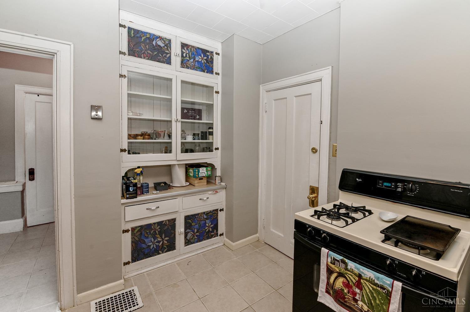 4928 Ralph Avenue Cincinnati, OH 45238 - Photo 7 of 32 Gallery Image 7