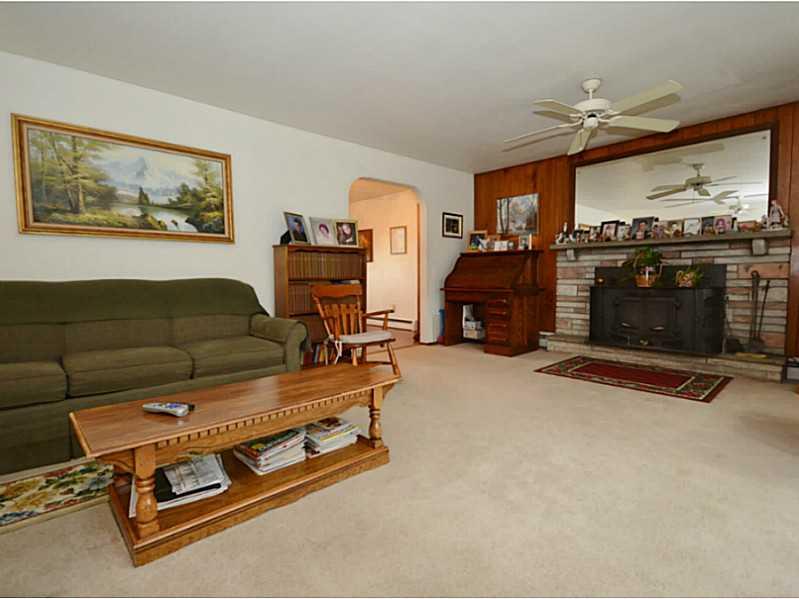 164 Cherry Valley Road McDonald, PA 15057 - Photo 5 of 23 Living Room.