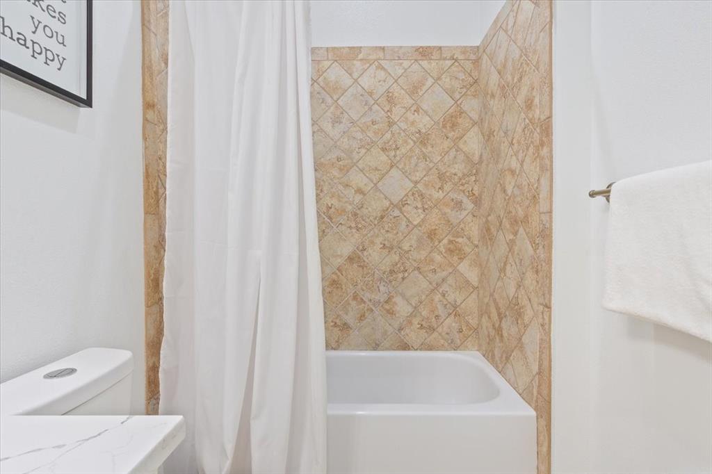 330 Austin Avenue, Unit 318 Waco, TX 76701 - Photo 8 of 22 Full bathroom with shower / tub combo and toilet