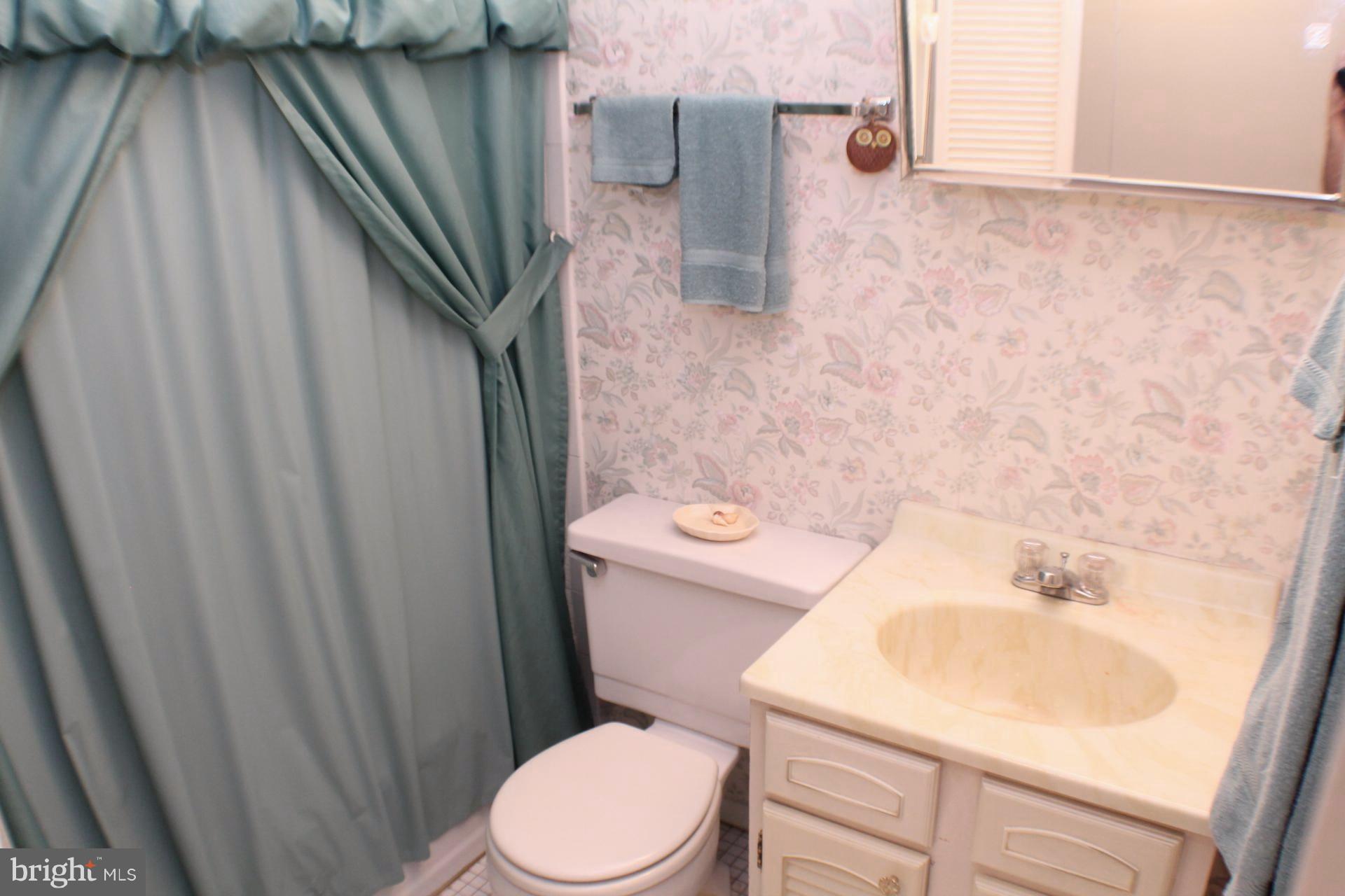 5657 Selford Road Baltimore, MD 21227 - Photo 14 of 23 Bath