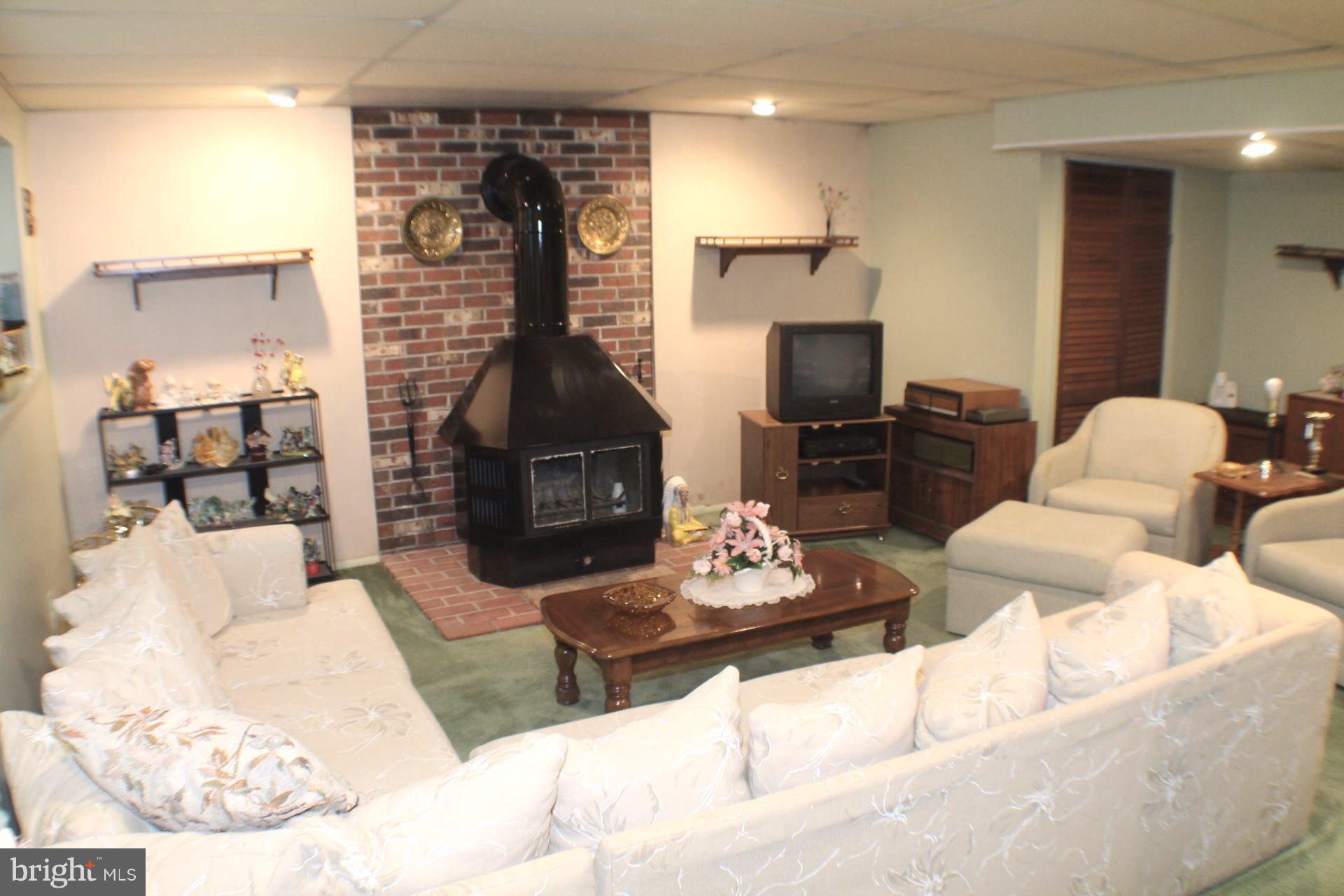 5657 Selford Road Baltimore, MD 21227 - Photo 15 of 23 Family Room