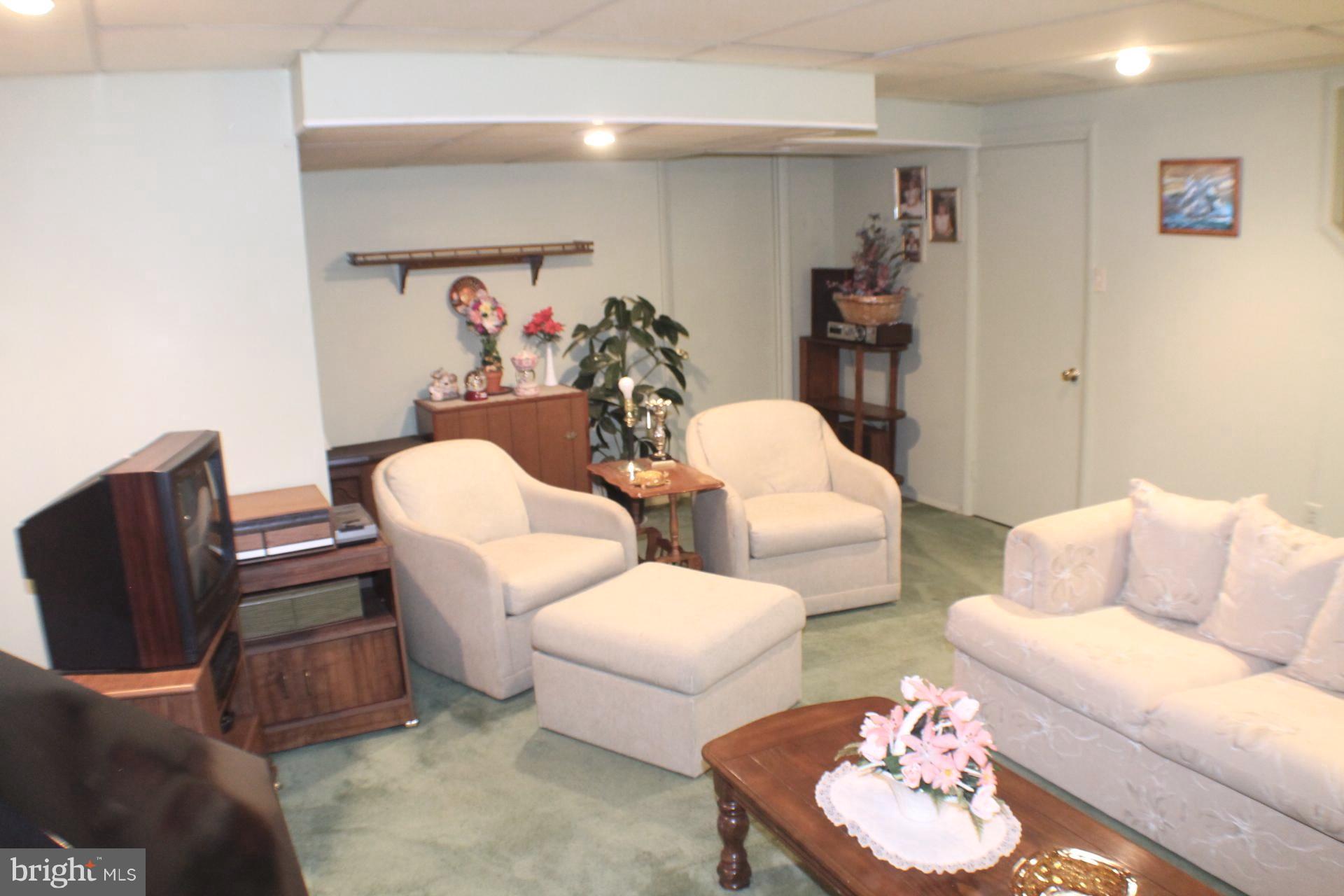 5657 Selford Road Baltimore, MD 21227 - Photo 16 of 23 Family Room