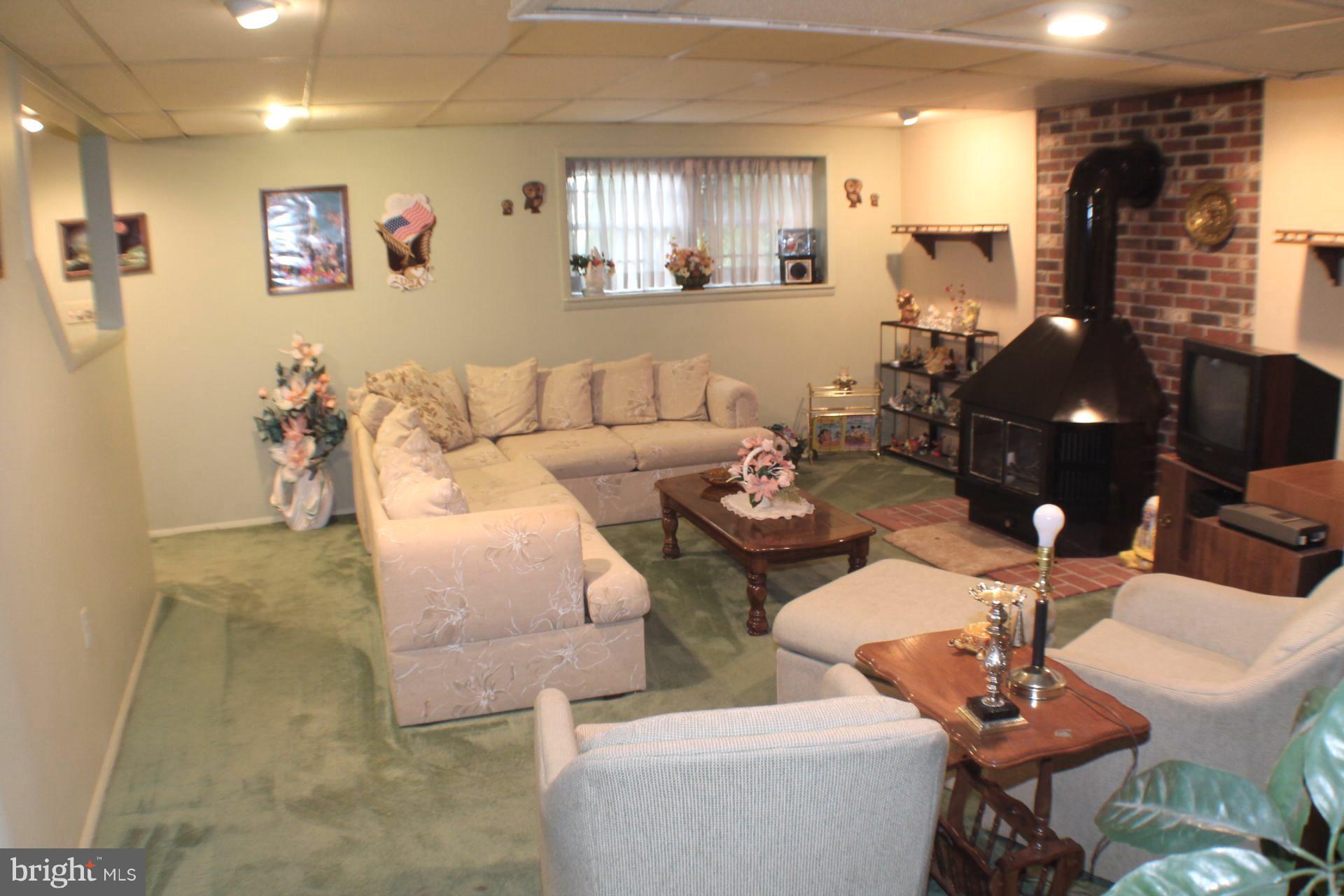 5657 Selford Road Baltimore, MD 21227 - Photo 17 of 23 Family Room