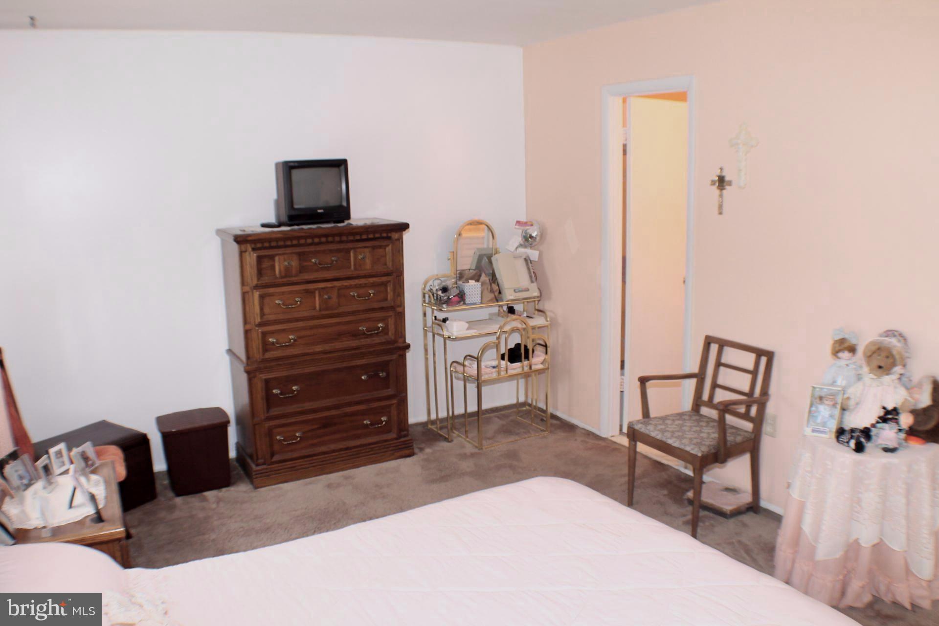 5657 Selford Road Baltimore, MD 21227 - Photo 9 of 23 Bedroom (Master)