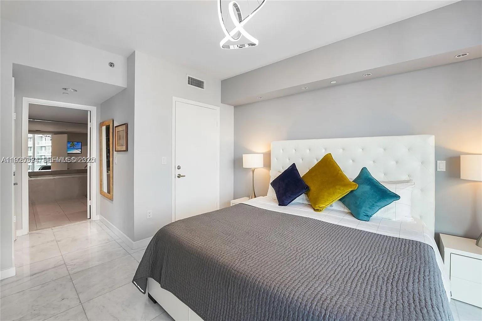 495 Brickell Avenue, Unit 3304 Miami, FL 33131 - Photo 14 of 28 a bedroom with a bed and painting on the wall