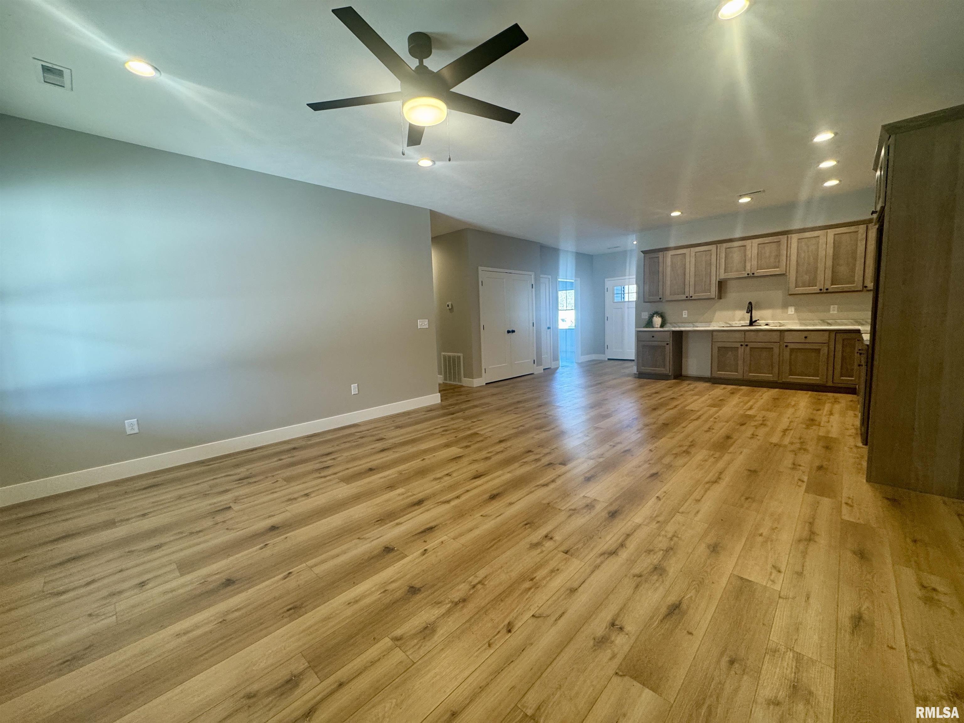 207 Rowatt Street Cambria, IL 62918 - Photo 6 of 13