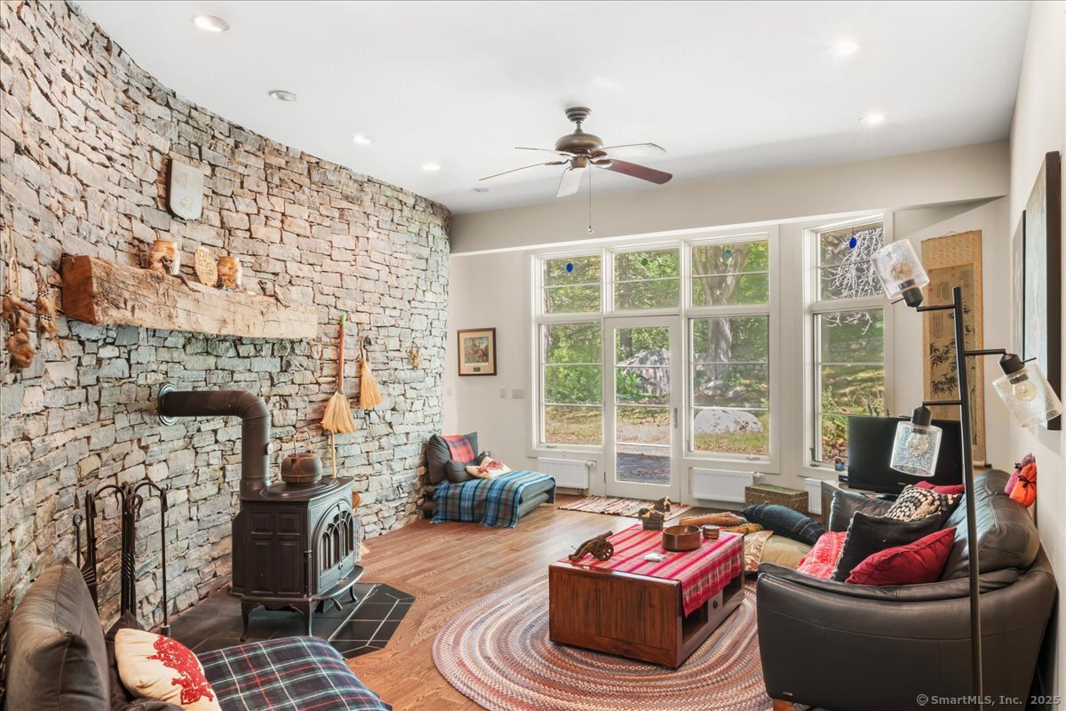39 Hewitt Road North Stonington, CT 06359 - Photo 4 of 39