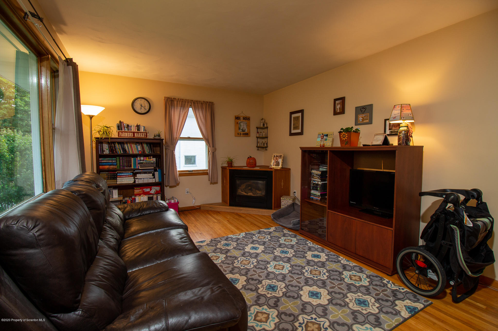 317 Scott Road Clarks Summit, PA 18411 - Photo 6 of 23 Living Room