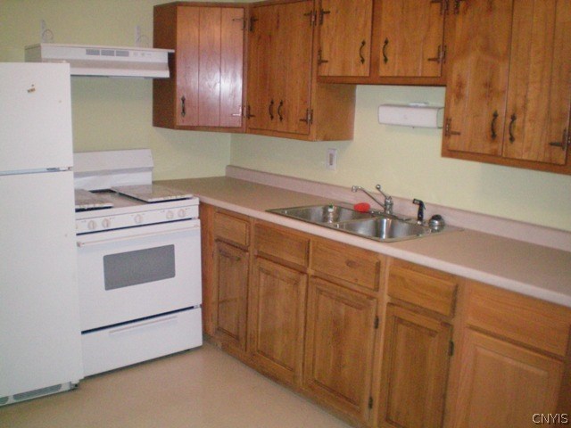 308 Lenox Avenue Oneida, NY 13421 - Photo 2 of 8