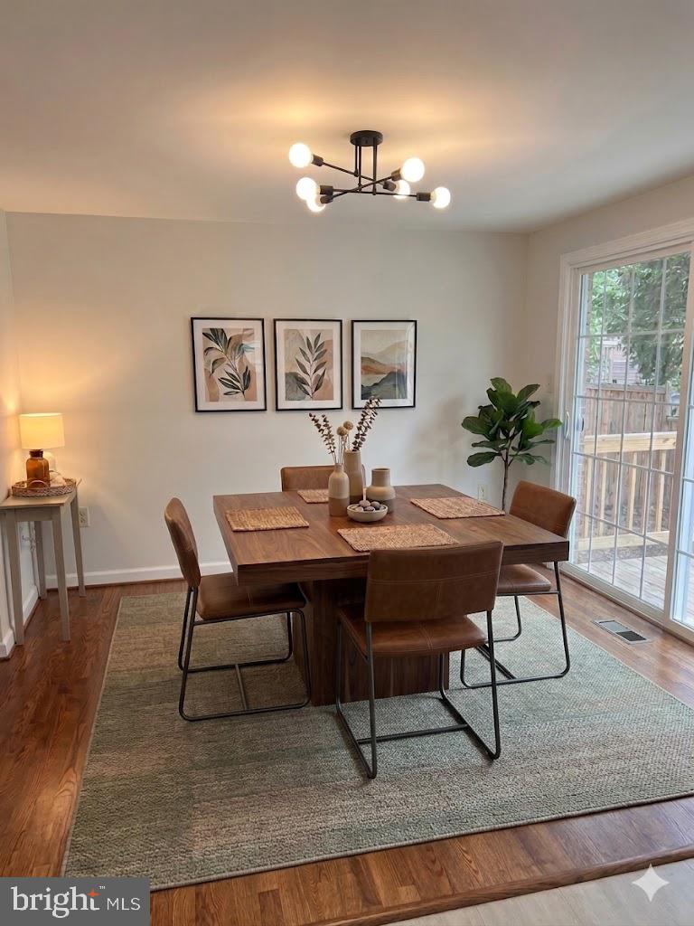 2283 Dosinia Court Reston, VA 20191 - Photo 9 of 27 Dinning room Virtual Staged