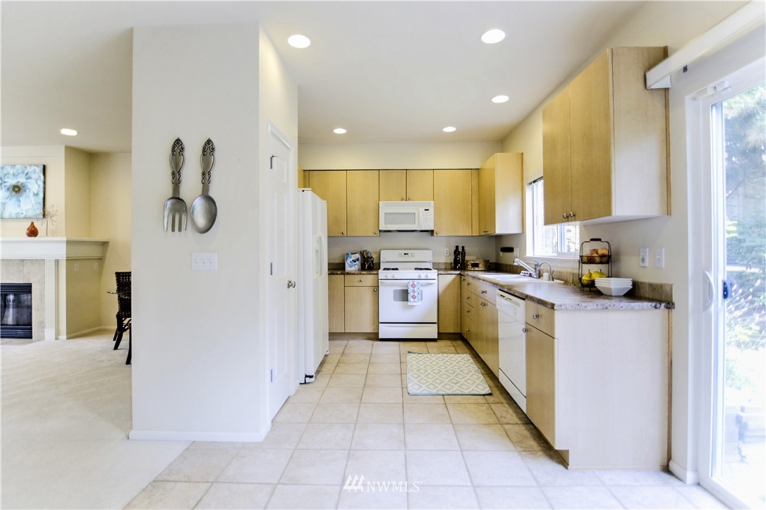 4740 Lake Place South Renton, WA 98055 - Photo 5 of 25