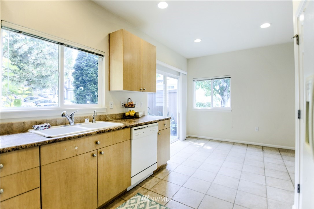 4740 Lake Place South Renton, WA 98055 - Photo 8 of 25