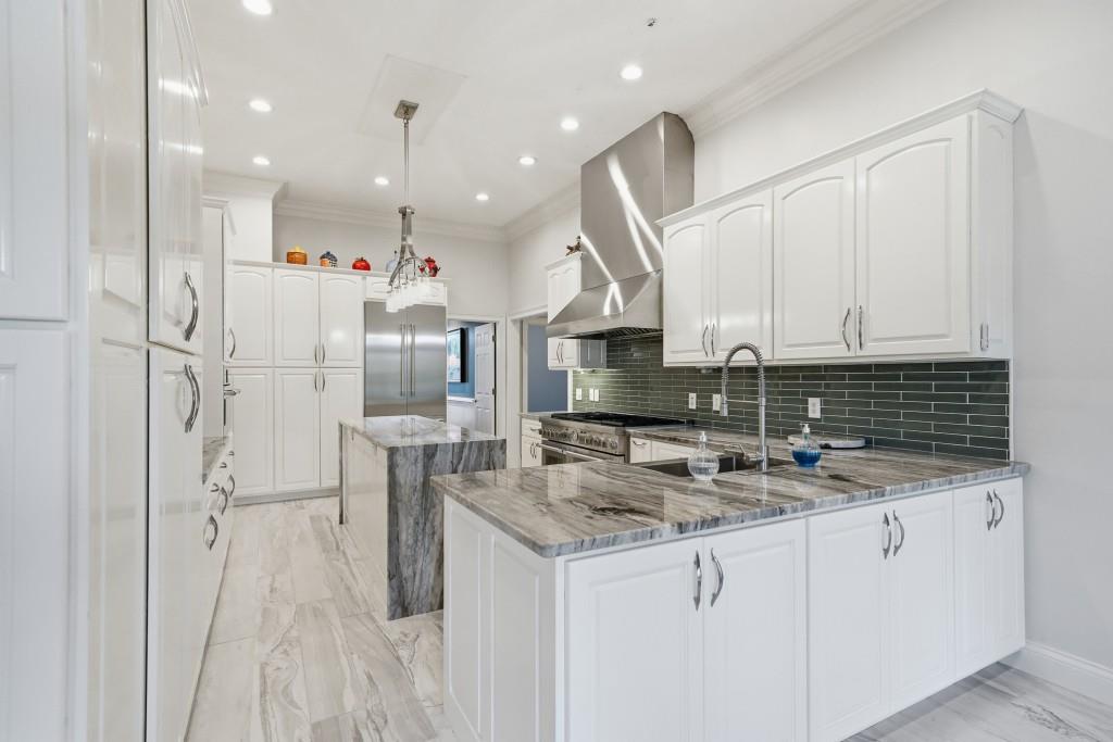 774 Bray Road Southwest Calhoun, GA 30701 - Photo 25 of 106 a kitchen with stainless steel appliances granite countertop a sink a oven a stove and a refrigerator