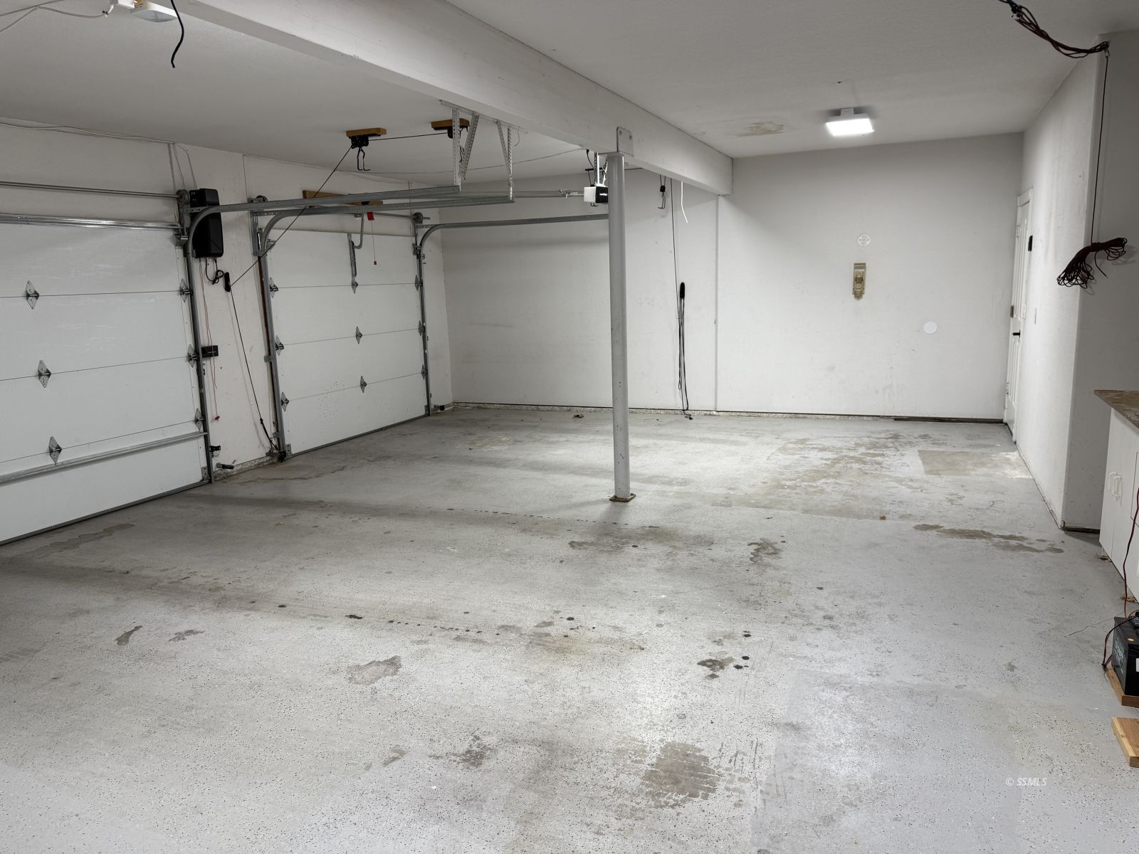 413 Laurkris Court Ridgecrest, CA 93555 - Photo 44 of 48 a view of a garage