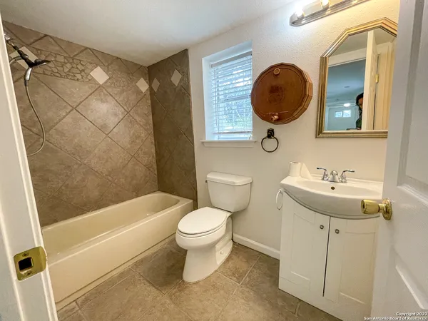 $1,225 | 668 Creekside Drive, Canyon Lake, TX 78133