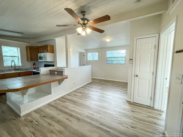 $1,225 | 668 Creekside Drive, Canyon Lake, TX 78133