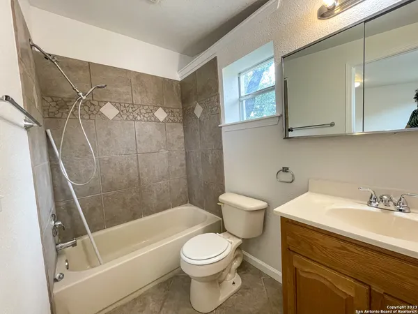 $1,225 | 668 Creekside Drive, Canyon Lake, TX 78133