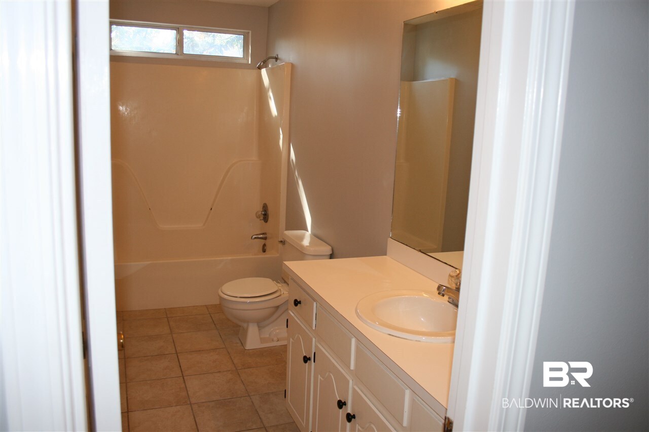 102 Meadow Wood Loop Daphne, AL 36526 - Photo 6 of 33 Master bath