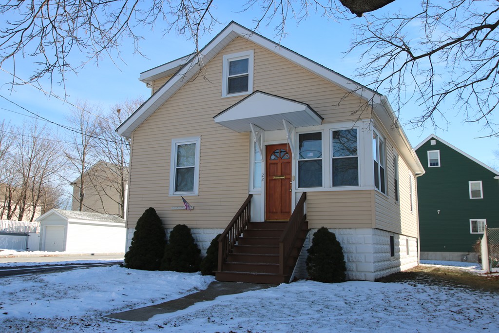22 Dustin Street Saugus, MA 01906 - Photo 1 of 23 Gallery Image 1
