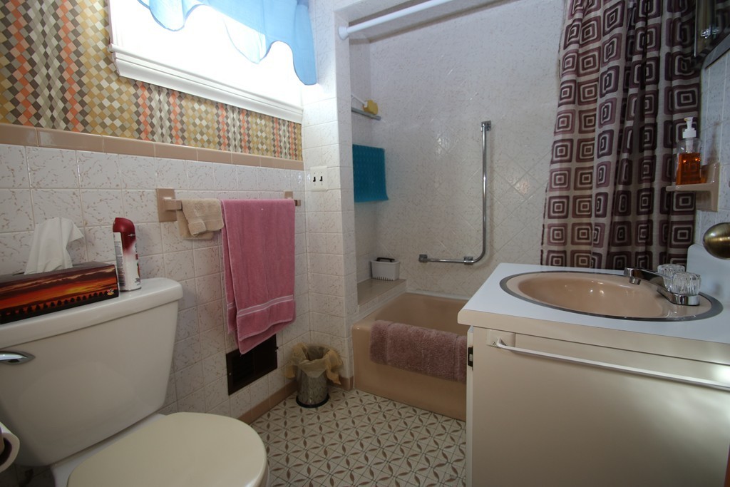 22 Dustin Street Saugus, MA 01906 - Photo 17 of 23 Gallery Image 17