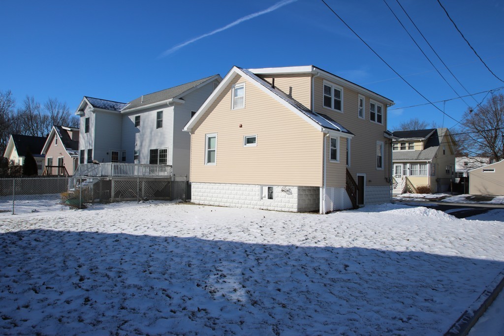 22 Dustin Street Saugus, MA 01906 - Photo 4 of 23 Gallery Image 4