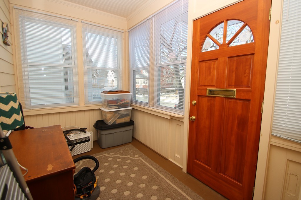 22 Dustin Street Saugus, MA 01906 - Photo 5 of 23 Gallery Image 5