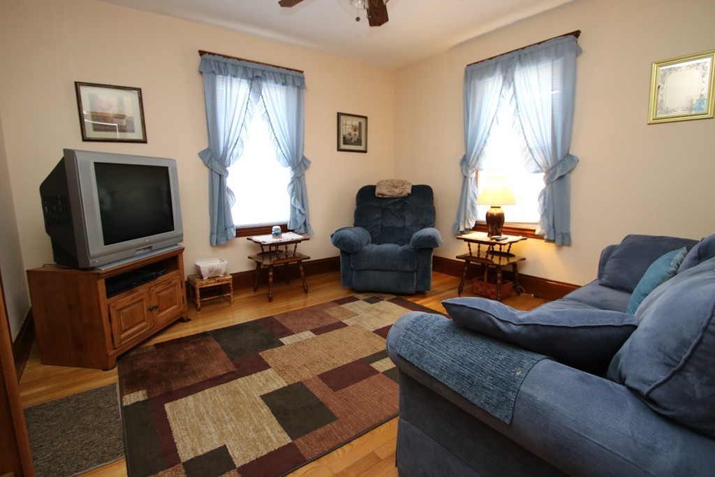 22 Dustin Street Saugus, MA 01906 - Photo 10 of 23 Gallery Image 10