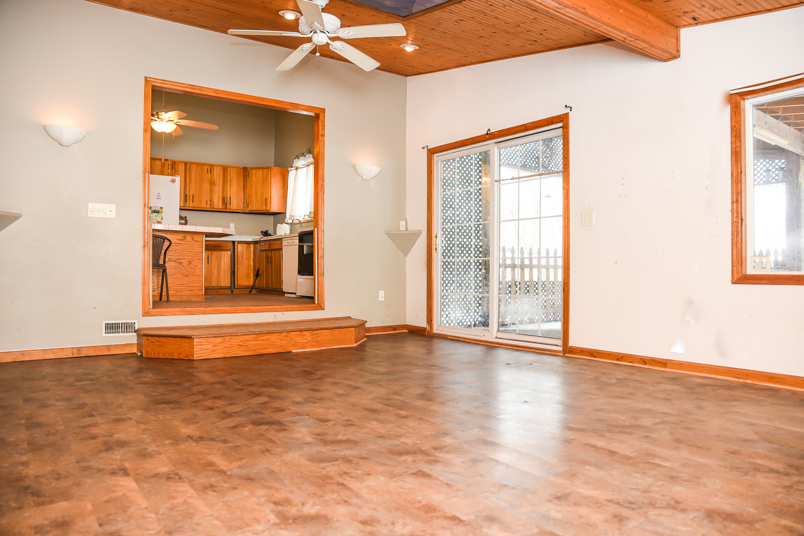 2164 Lowell Park Road Dixon, IL 61021 - Photo 7 of 21