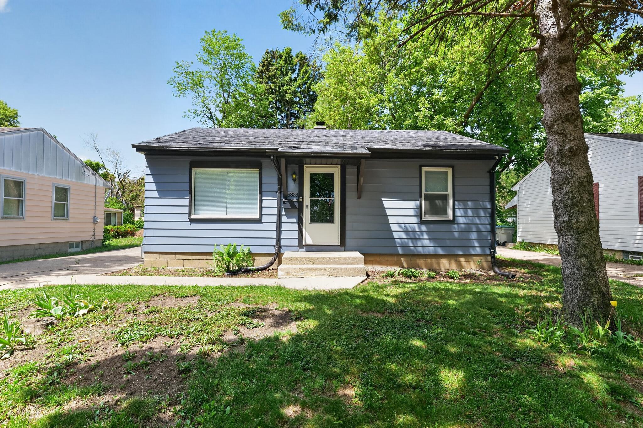 5823 North 36th Street Milwaukee, WI 53209 - Photo 2 of 31 09_5823_N_36th_St-Exterior-9933