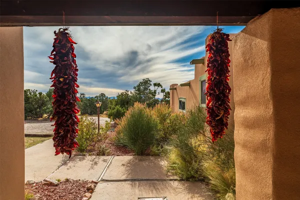 $925,000 | 10 Camino Oriente, Santa Fe, NM 87508